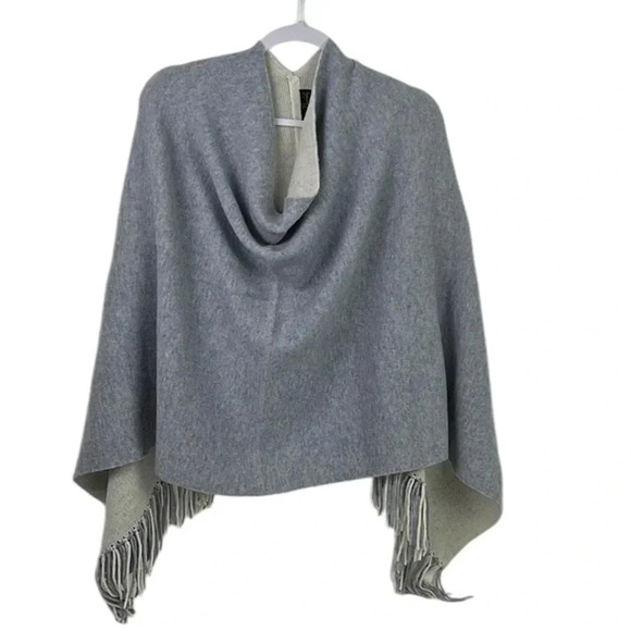 Claudia Nichole Women’s OS SuperWash Merino Wool Blend Two Color Tone Poncho - Picture 1 of 8